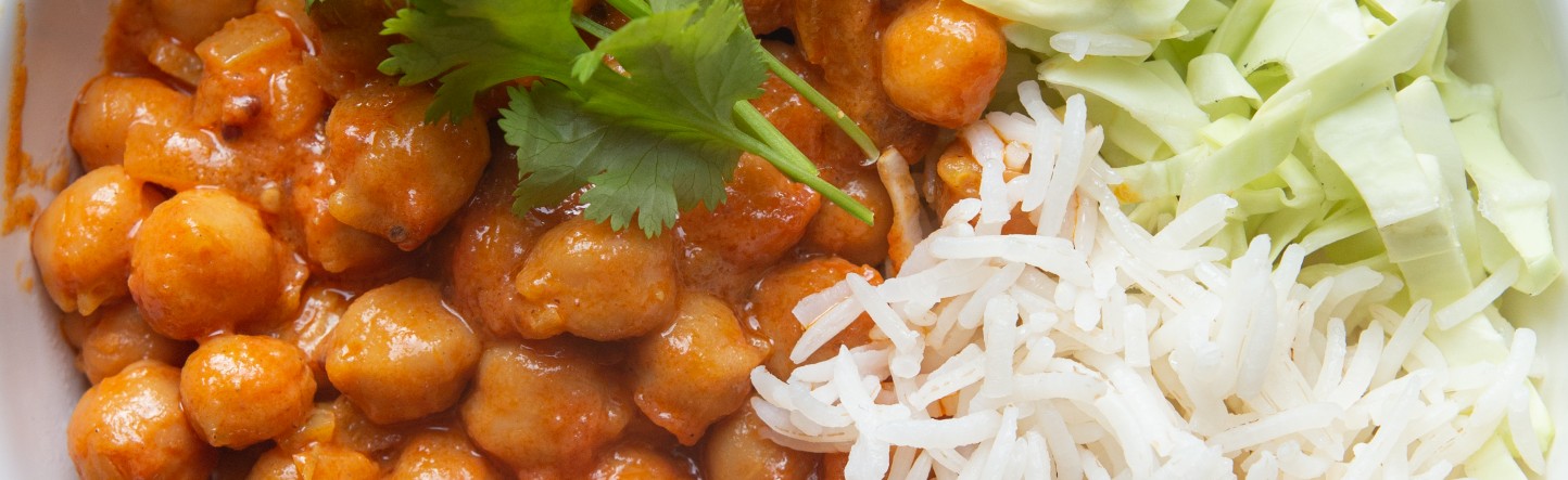 Pomidorowe curry z ciecierzycy » Jadłonomia · wegańskie przepisy nie tylko dla wegan-image