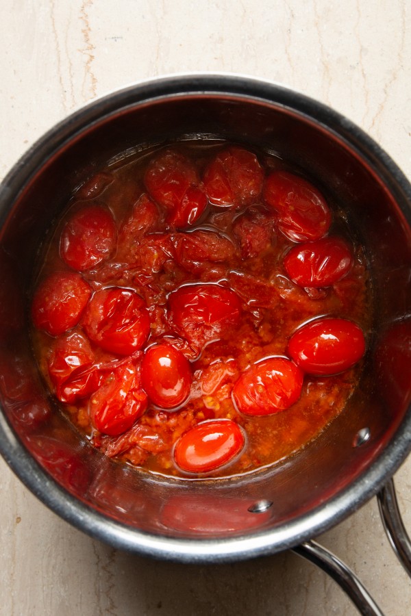 Pomidorki koktaktajlowe gotowe na kolejny krok – zdążyły popękać i zgęstnieć